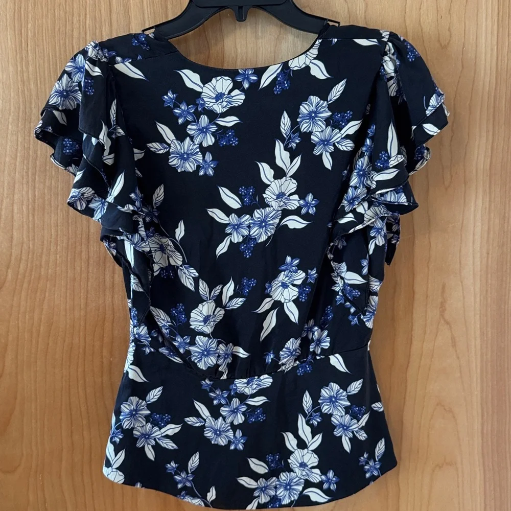 Veronica Beard Polly Floral Print Top 2 Silk Flutter Sleeve Button Vneck Black - Picture 4 of 6